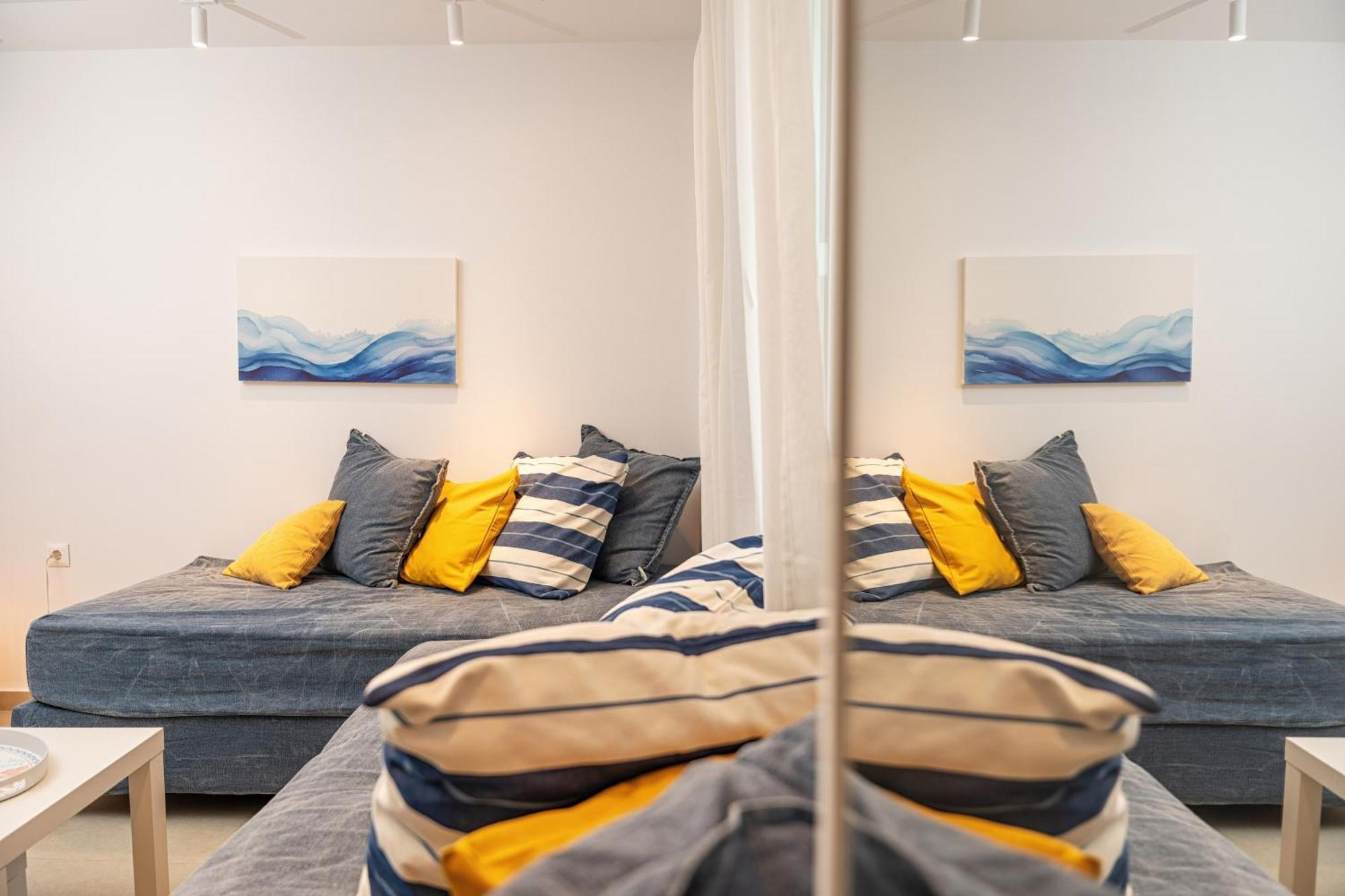 Blue & White Velvet 20M From The Beach Danilia Exterior photo